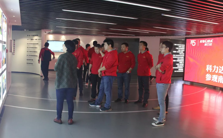 參觀(guān)南方地理信息產(chǎn)業(yè)園2